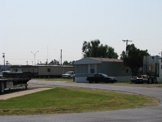 Falcon Crest Mobile Home Community in Oklahoma City, OK - Foto de edificio