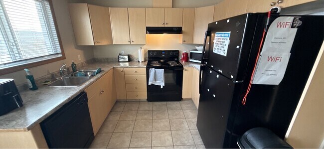 9225-9293 93 Ave in Grande Prairie, AB - Building Photo - Building Photo