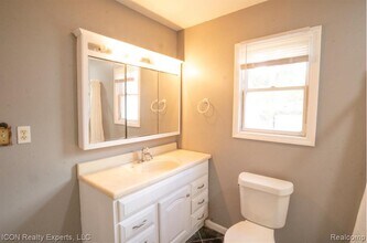 743 Hollister St in Pontiac, MI - Building Photo - Building Photo