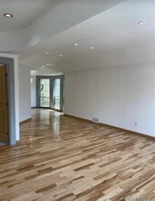 48 Laurel St, Unit A in Buffalo, NY - Foto de edificio - Building Photo