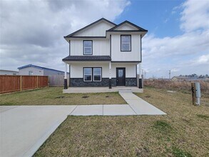 2731 Rd 5724 in Cleveland, TX - Building Photo - Building Photo