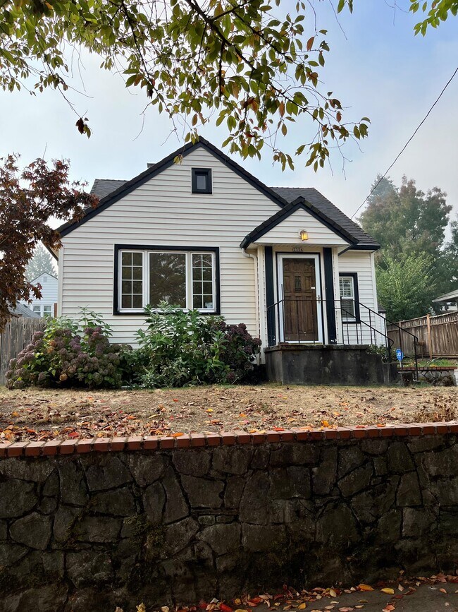 2326 NE Ainsworth St Rentals in Portland, OR