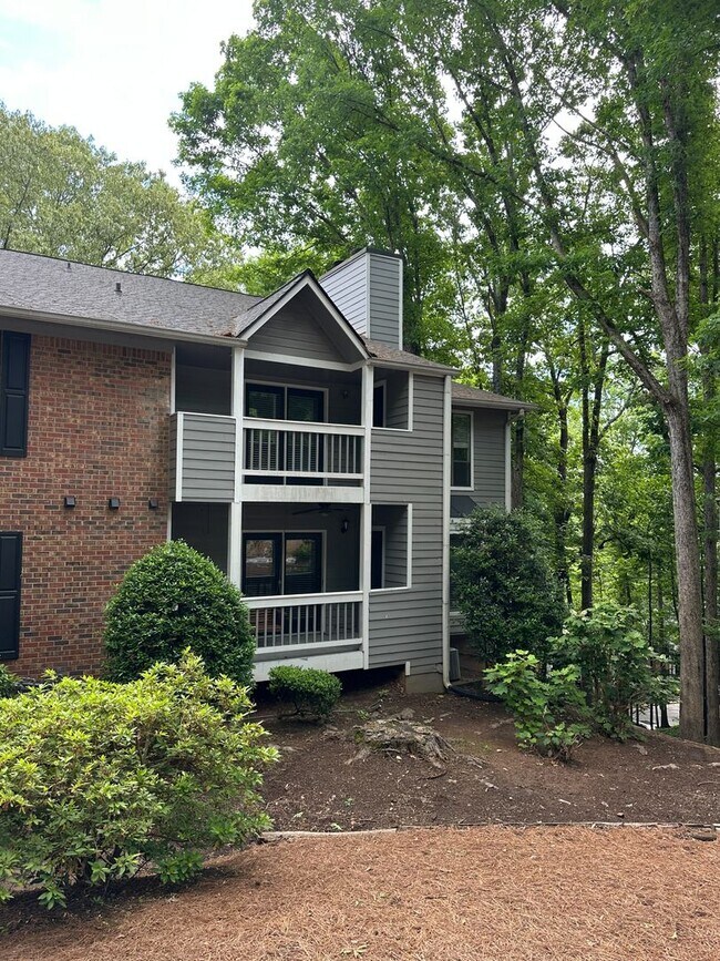 130 Warm Springs Cir in Roswell, GA - Building Photo - Building Photo