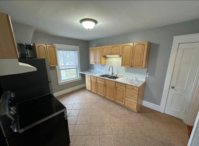 545 Putnam Pike, Unit 2nd FL 545 Putnam Pike in Greenville, RI - Building Photo - Building Photo