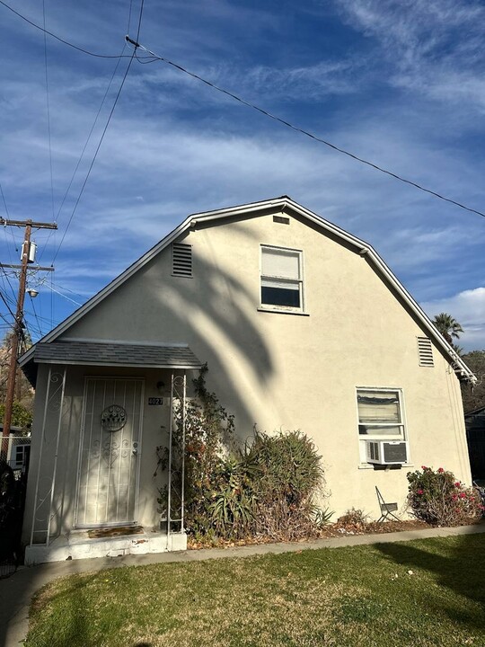 4027 Cedar St in Riverside, CA - Building Photo