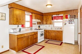 613 E Washington St in New London, WI - Building Photo - Building Photo