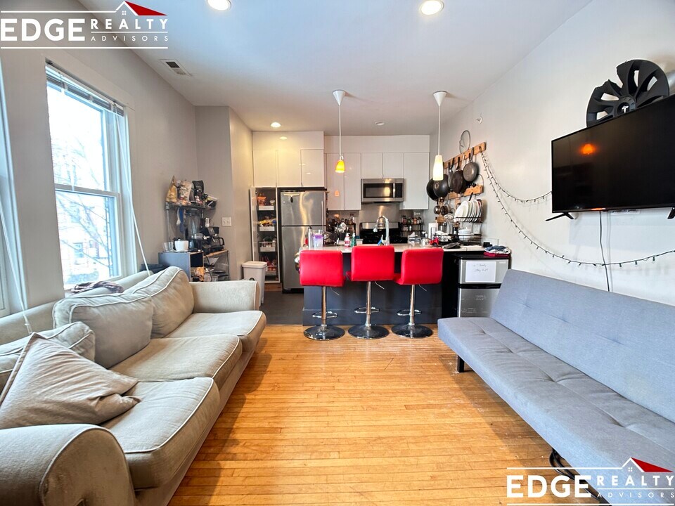 18 Greylock Rd, Unit 1 in Boston, MA - Foto de edificio