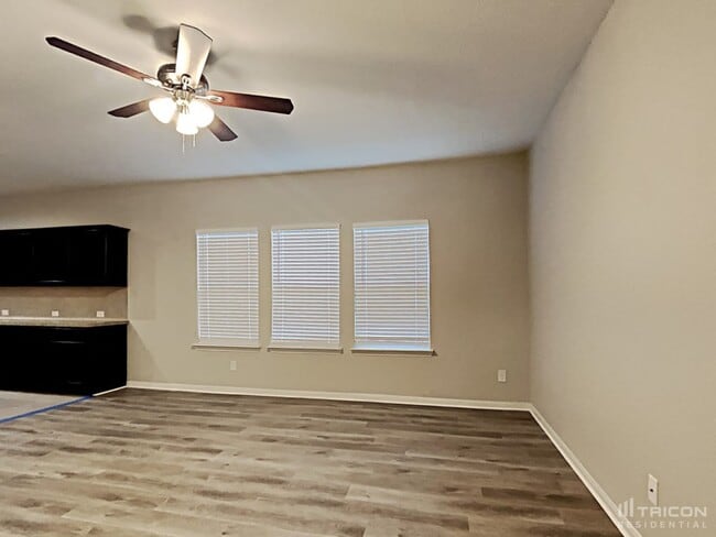 8930 Holland Pk in Converse, TX - Building Photo - Building Photo