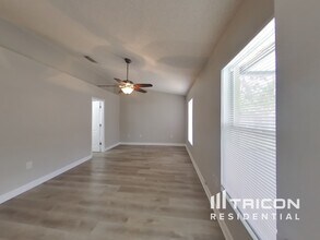 1036 Malletwood Dr in Brandon, FL - Building Photo - Building Photo