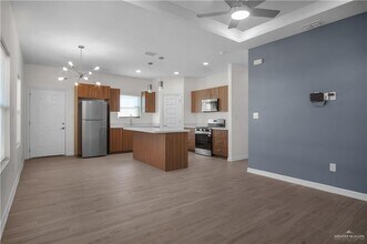 24 N Onyx Ave in Edinburg, TX - Building Photo - Building Photo