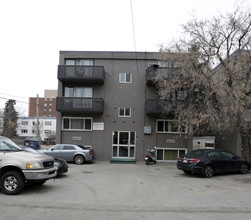 1711 12th St SW in Calgary, AB - Building Photo - Building Photo