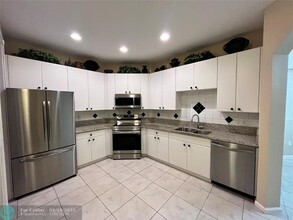 6436 Bella Cir in Boynton Beach, FL - Building Photo - Building Photo