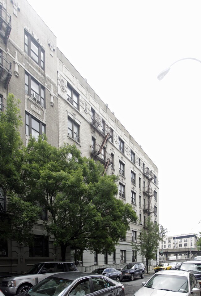 41-47 Pinehurst Ave in New York, NY - Foto de edificio - Building Photo