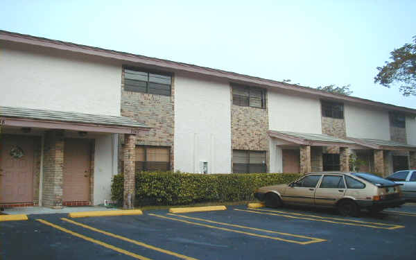 3530-3544 NW 116th Ter in Coral Springs, FL - Foto de edificio - Building Photo