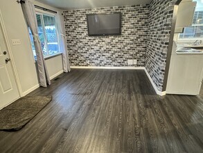 912 SW 118th St in Seattle, WA - Building Photo - Building Photo