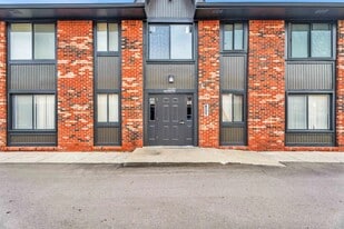 23220 FARMINGTON GROUP, LLC. in Farmington, MI - Building Photo