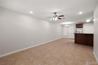 115 S 48th Ln in McAllen, TX - Foto de edificio - Building Photo