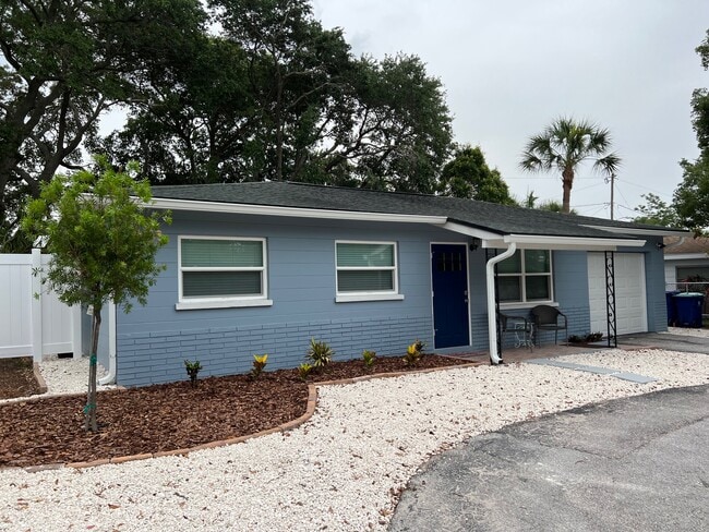 5137 100th Way N in St. Petersburg, FL - Building Photo - Building Photo