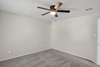 8412 Widgeon Way in Dallas, TX - Foto de edificio - Building Photo