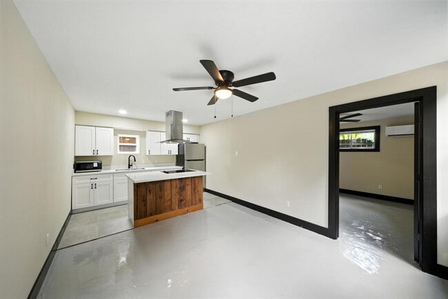 property at 811 Sul Ross St