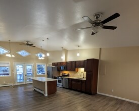 7230 Basel St in Anchorage, AK - Building Photo - Building Photo