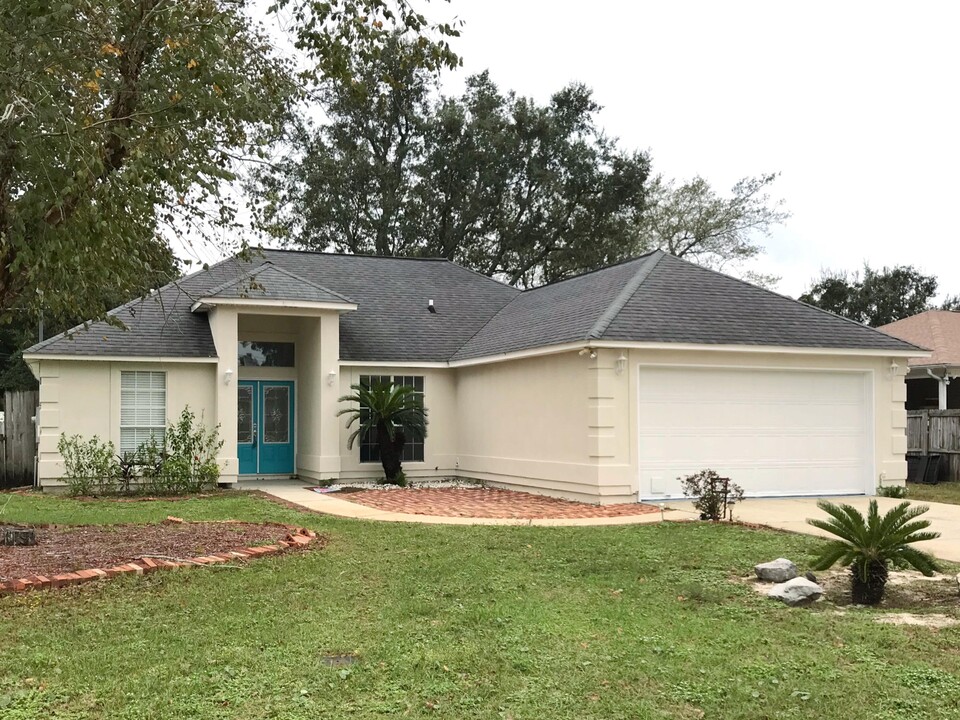 4333 Lisa Ct in Gulf Breeze, FL - Building Photo