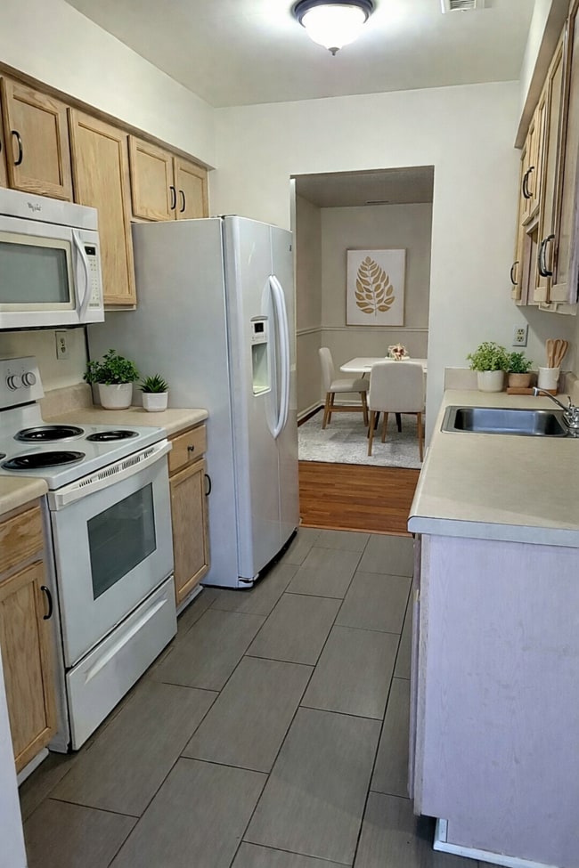 1048 Commonwealth Pl in Virginia Beach, VA - Building Photo - Building Photo