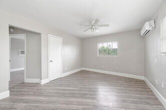 1711 Fourcade St in Houston, TX - Building Photo - Building Photo