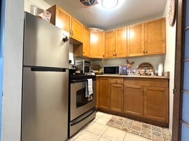 137 Burgundy Hill Ln in Middletown, CT - Building Photo