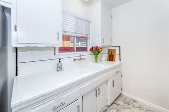 2232 S Carmelina Ave, Unit 2232 in Los Angeles, CA - Building Photo - Building Photo