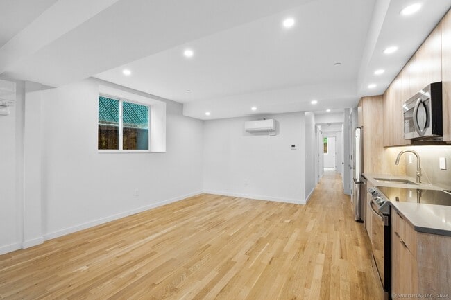 590 Orange St in New Haven, CT - Building Photo - Building Photo
