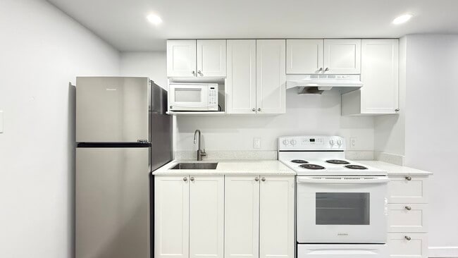 136 Bérard Rue in Montréal, QC - Building Photo - Building Photo