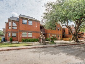 7930 Roanoke Run in San Antonio, TX - Building Photo