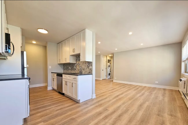 531 W Aldine Ave, Unit 312