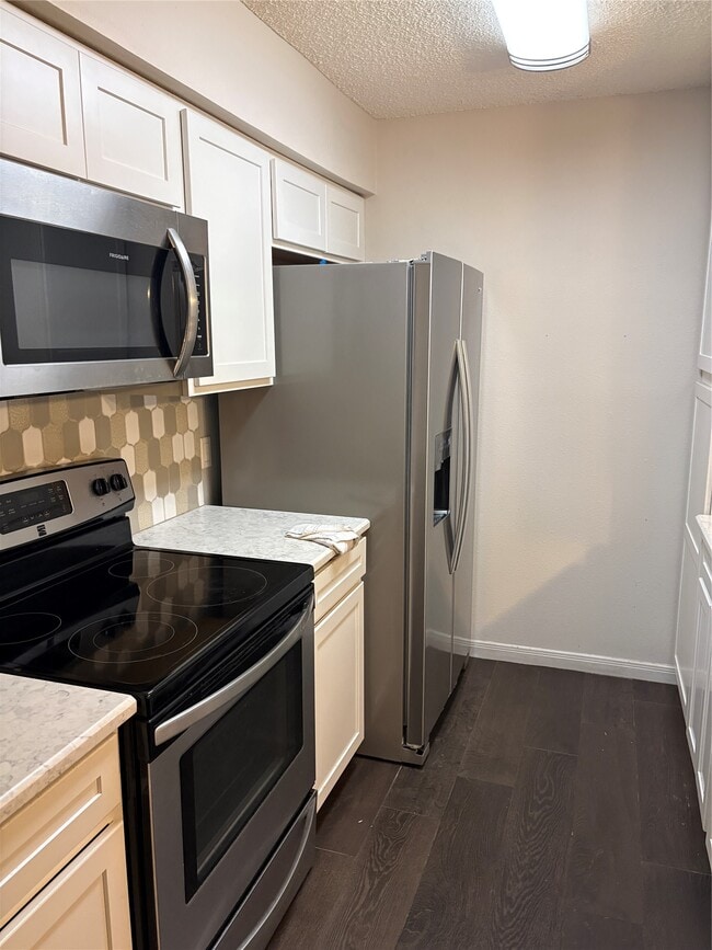 31 Hideaway Dr in Friendswood, TX - Building Photo - Building Photo