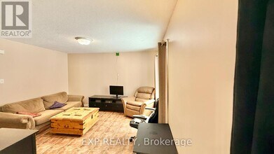 16 Marshall St in Waterloo, ON - Building Photo - Building Photo