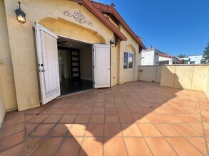 59-61 Ximeno Ave in Long Beach, CA - Foto de edificio - Building Photo