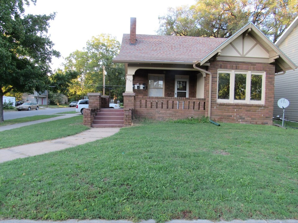 930 Bertrand St in Manhattan, KS - Building Photo