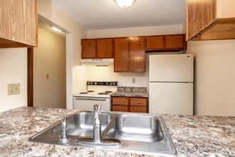 Woodside Park Apartments in Des Moines, IA - Building Photo - Interior Photo