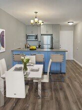 Windward Village Apartments in Venice, CA - Building Photo - Building Photo