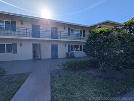 817 Lighthouse Dr in North Palm Beach, FL - Building Photo
