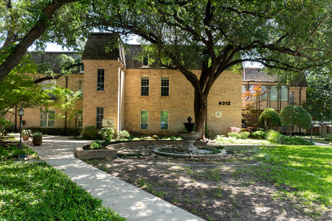 The Royale Orleans in Fort Worth, TX - Foto de edificio