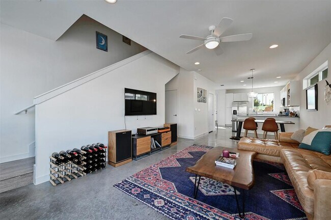 801 N Bluff Dr in Austin, TX - Building Photo - Building Photo
