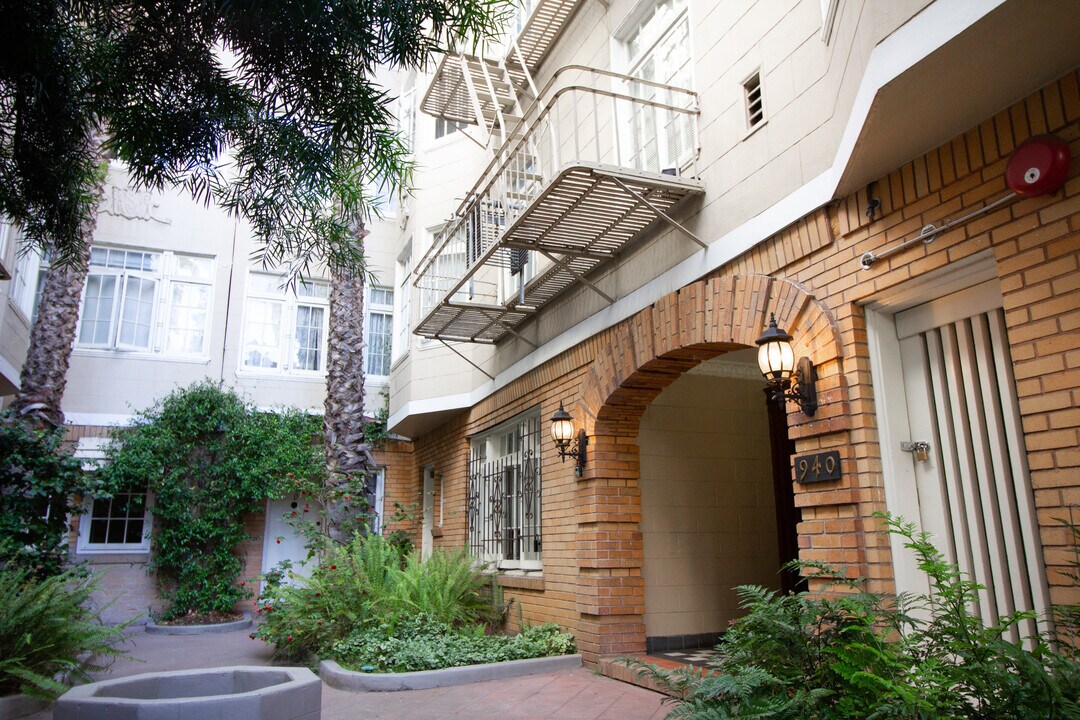 940 Hayes in San Francisco, CA - Building Photo