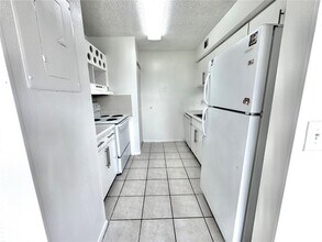 8734 SW 3rd St, Unit 204 in Pembroke Pines, FL - Building Photo - Building Photo