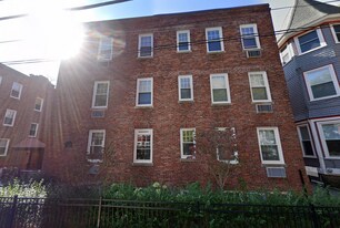 21 Fairbanks St, Unit 33 in Brookline, MA - Building Photo