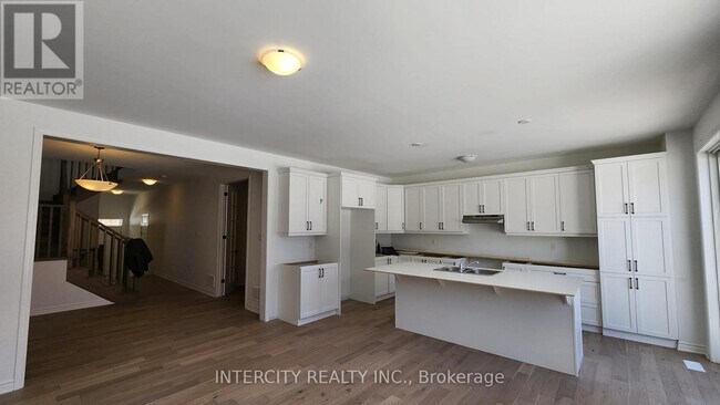 181 Forestwalk St in Kitchener, ON - Building Photo - Building Photo