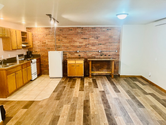 124 S 2nd St