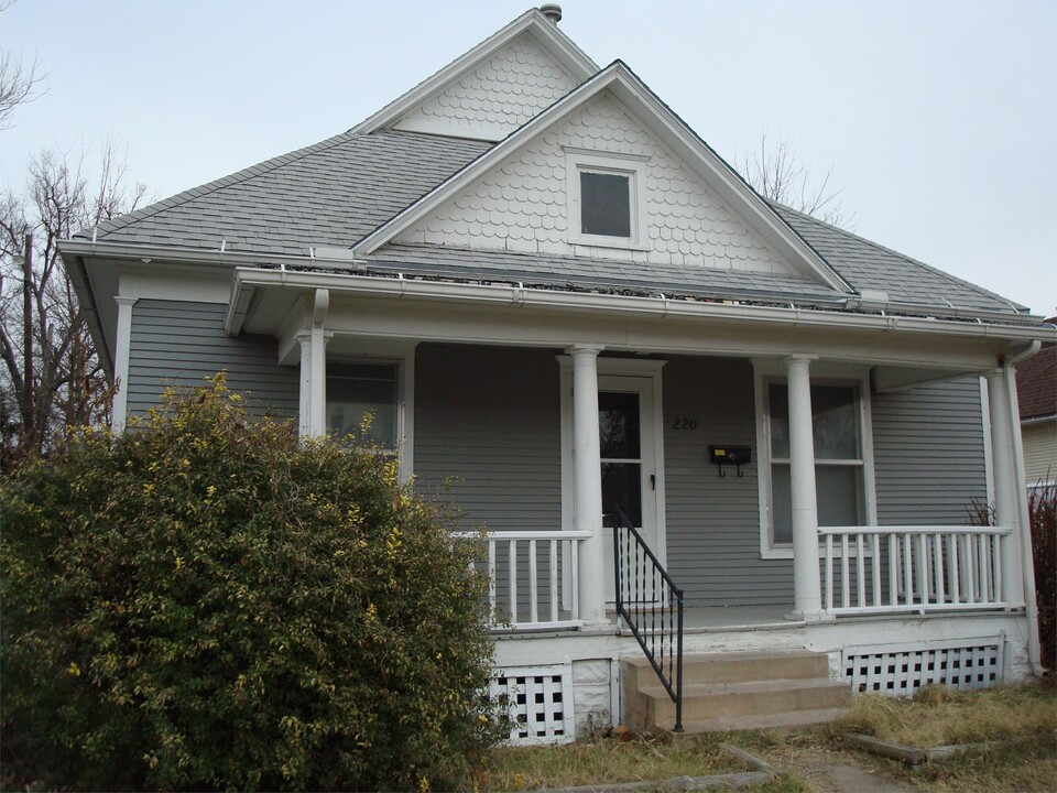 220 N Phillips Ave in Salina, KS - Building Photo