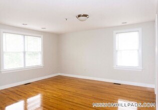 14 Notre Dame St in Boston, MA - Building Photo - Building Photo